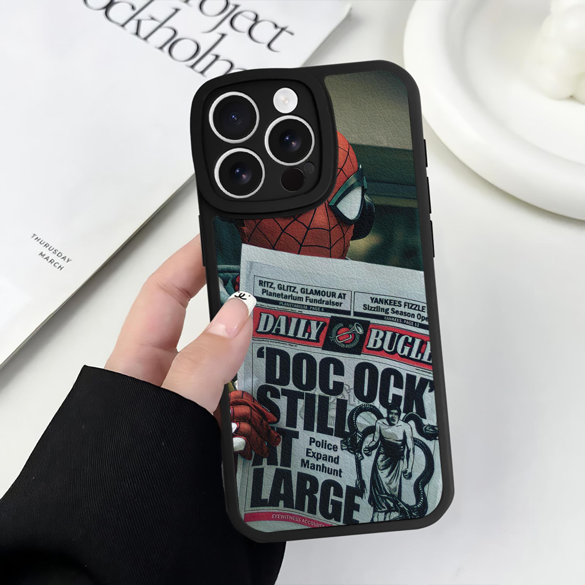 Spider Man スパイダーマン 【iPhone 16シリーズ対応】シリコンスマホケース（レザー調） 材質：シリコン